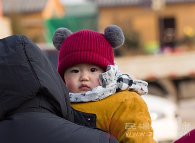 嬰幼兒多見驚厥發(fā)作，常以面肌、肢體局部抽搐為多見，或在局灶發(fā)作基礎(chǔ)上出現(xiàn)全身抽搐