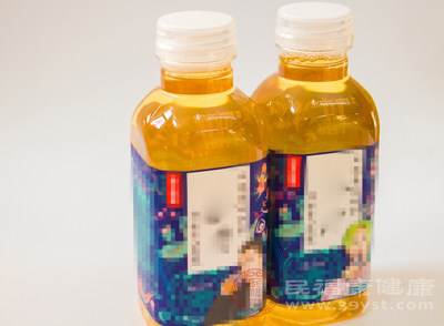 更多的人会在想食品的生产日期被修改,是否涉及违法,在我国《食品标识管理规定》中,食品包装上出现两个生产日期,这就属于违法行为,民福康希望大家一定要重视 更多的人会在想食品的生产日期被修改,是否涉及违法,在我国《食品标识管理规定》中,食品包装上出现两个生产日期,这就属于违法行为,民福康希望大家一定要重视