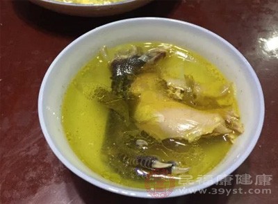 月經(jīng)量少調(diào)理食譜，烏骨雞湯