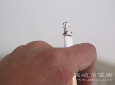 健康的生活方式一样必不可少，在生活中要避免抽烟酗酒、吸毒等不良习惯