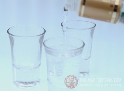 抽烟、喝酒是很多人的习惯，但是高血压患者