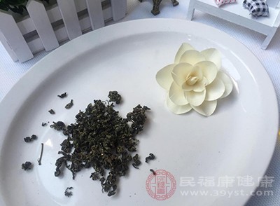 飲食宜清淡，忌辛辣葷腥。應(yīng)戒煙多飲茶