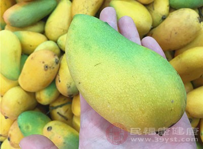从中医的角度说，芒果是属于湿气比较大的一种水果