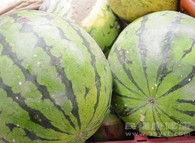 西瓜的功效 常吃这种水果可以帮你去火