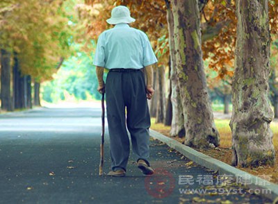 血压升高是冠心病发病的独立危险因素。血压升高所致动脉粥样硬化所引起的危害，高血压病人患本病者是血压正常者的4倍