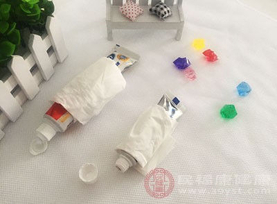 防過敏牙膏對牙本質(zhì)過敏有一定的緩解作用