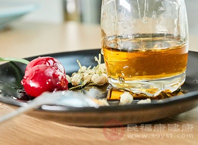 蜂蜜呈酸性，保存時(shí)，不要使用金屬容器