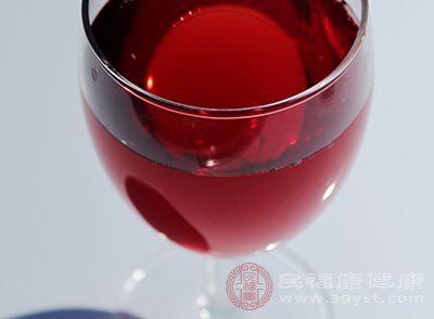 红酒的功效 喝这种饮品能预防感冒
