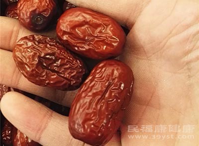 “紅色養(yǎng)心”，中醫(yī)五行學(xué)說中指出紅色食物入心