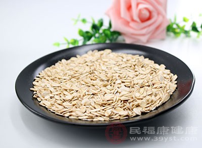 燕麦中含有能够抑制酪氨酸酶活性的物质