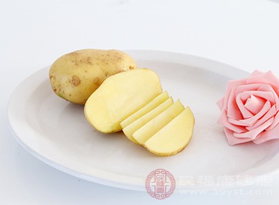 土豆虽然可以增加饱腹感，帮助减肥，但是也不可多吃