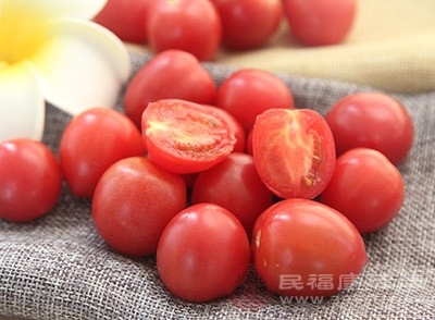 西红柿可以防白内障，黄斑变性