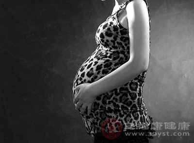 服用含叶酸的多种维生素，可以减少孕妇患先兆子痫的风险