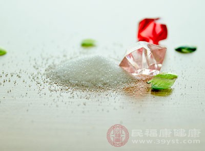 咳嗽時(shí)常會(huì)伴有鼻涕，這個(gè)時(shí)候在給寶寶的鼻子里滴幾滴生理鹽水