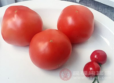 西红柿含有大量的胶质、果质、柿胶粉