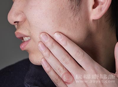 口腔问题是导致出现牙痛常见的一种