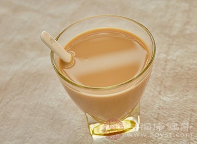 奶茶在加热时能与果糖反应