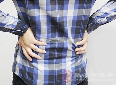 腰痛是腰间盘突出在临床上容易察觉的症状