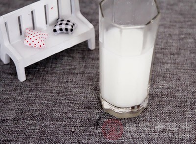 牛奶是富含多种营养物质的食品