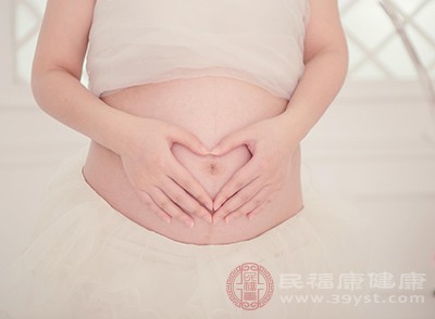 在临近分娩的时候会有见红的现象