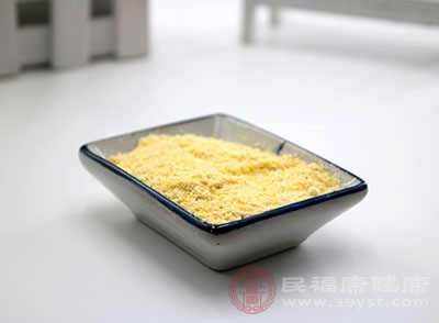 用玉米面蒸锅窝头、做几个贴饼子