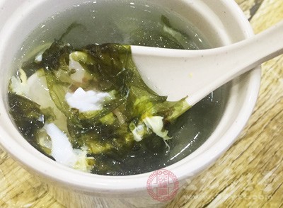 紫菜性味甘咸寒，具有化痰軟堅