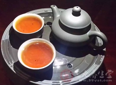 女人喝暖暖的紅茶是可以養(yǎng)胃的