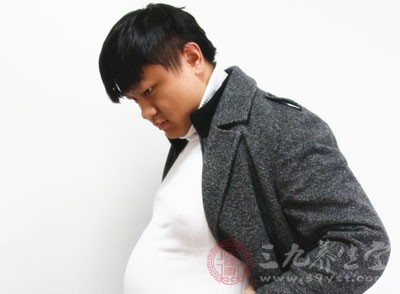 按性别分，男性多于女性