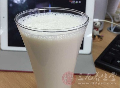 飲料可以選擇牛奶，好處是補(bǔ)鈣