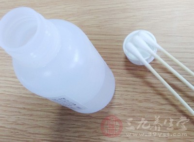 用过氧化氢清洗割破的伤口