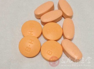 注意服药时切忌饮酒