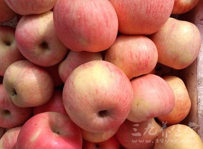 建议苹果和葡萄最好带皮一起吃