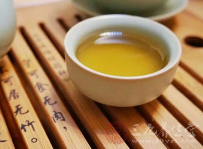 那么沏上一杯野菊花茶便是极好的“灭火”之选