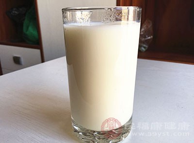 牛奶常常喝也可以帮助缓解贫血的问题