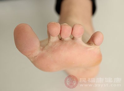 脚气我们都知道是和脚部的细菌感染有关系的