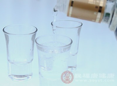 準(zhǔn)備少量的白酒