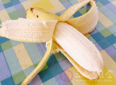 香蕉长黑斑就扔掉 你错过了更营养的香蕉