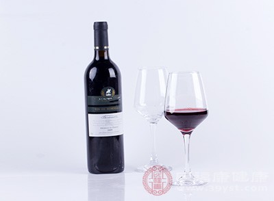一瓶葡萄酒或等于吸半包烟 适度饮酒也会致癌
