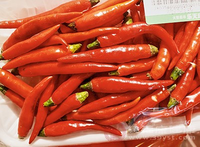 胡萝卜在生吃的时候不宜与辣椒一同食用