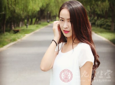 月经期由于盆腔充血而有小腹部轻度的坠胀感 月经期由于盆腔充血而有小腹部轻度的坠胀感