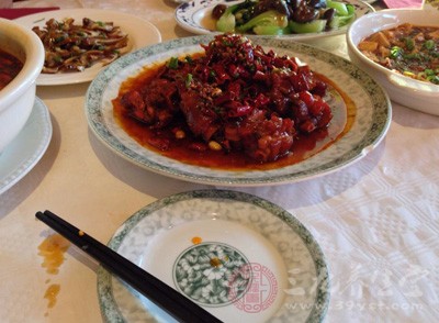 爱吃肉、久坐等习惯容易让胆囊产生废物