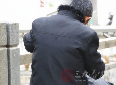 老人的平均清晨口腔温度为36.7摄氏度 老人的平均清晨口腔温度为36.7摄氏度