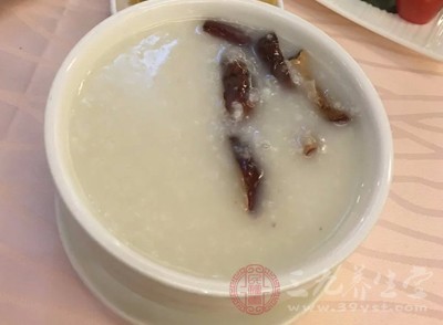 鱼粥加炒青菜、小米粥