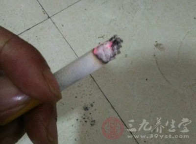 平时和排便时吸烟能缓冲大脑的排便反射