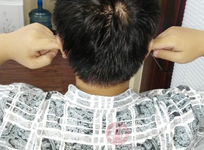 食疗与按耳穴来降低血压 食疗与按耳穴来降低血压