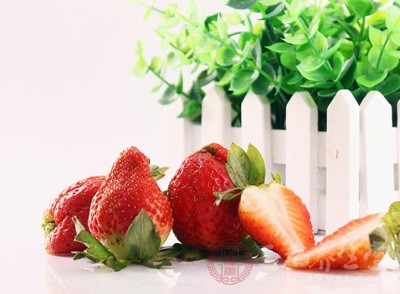 四种气味(草莓味、香草味、鸡肉味、酱味)的能力进行评定