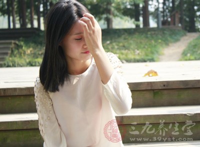 年轻女性的汗腺还不为发达