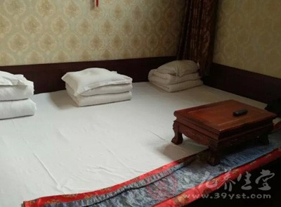 加上卧室在西南,出入自然是往东、东北方向走动的 加上卧室在西南,出入自然是往东、东北方向走动的