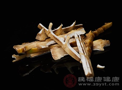 竹笋的皮和切口处出现的白色粉状物