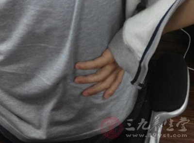 有的老年女性出现小腹痛